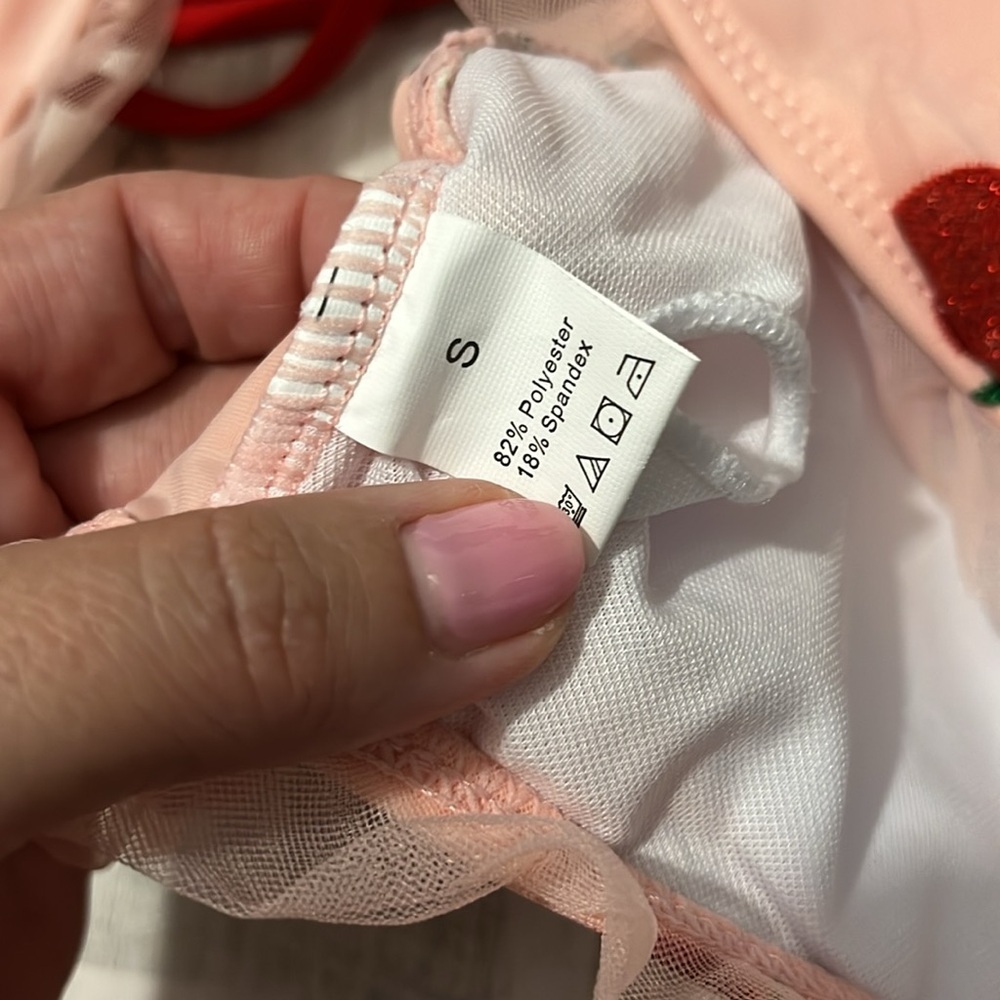 Retro Lace Strawberry Bikini Size Small. NWT - Picture 8 of 12